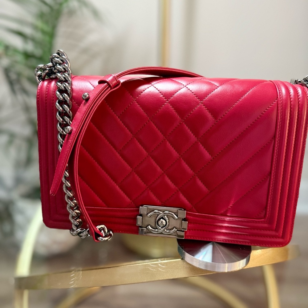CHANEL 
Lambskin Chevron Quilted New Medium Boy Flap Dark Pink